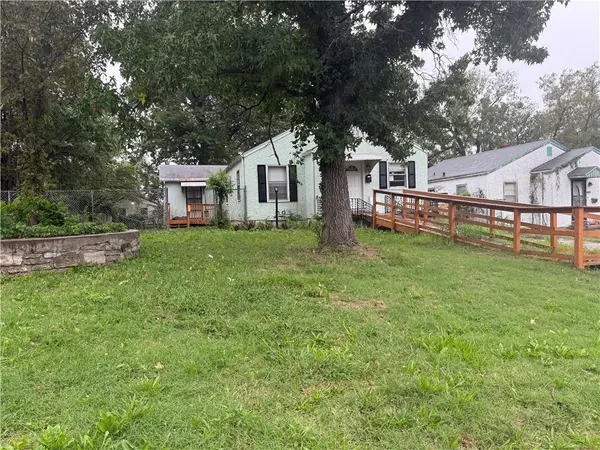 4421 College AVE, Kansas City, MO 64130