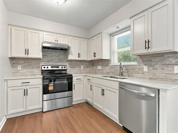 314 E 17th ST, Kearney, MO 64060
