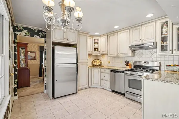 401 Woodrun DR, Ballwin, MO 63021