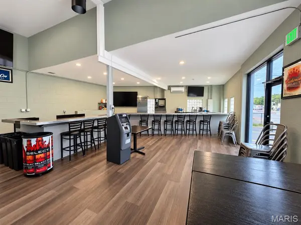 9797 Saint Charles Rock RD, Breckenridge Hills, MO 63114