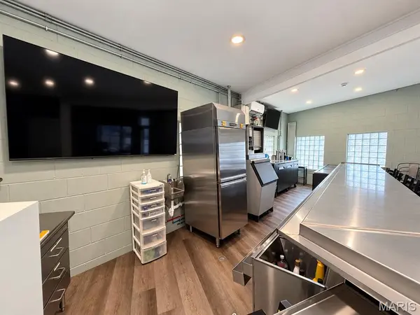 9797 Saint Charles Rock RD, Breckenridge Hills, MO 63114