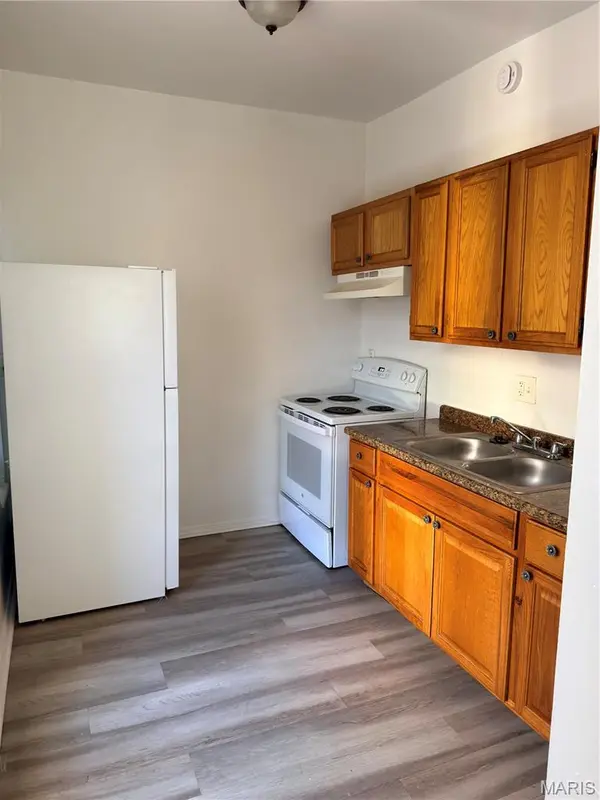 1320 Academy AVE #C, St Louis, MO 63113