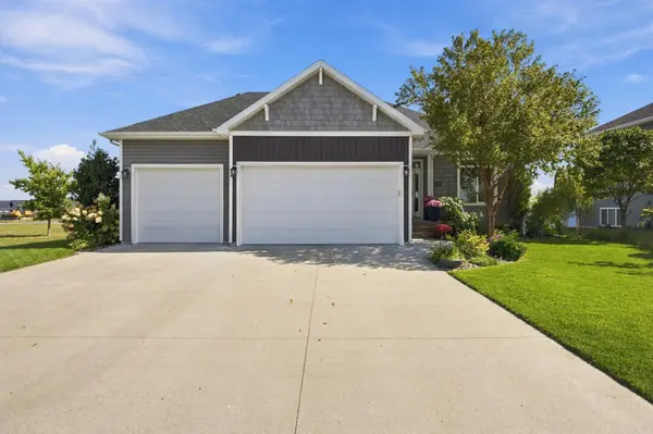 6016 Autumn DR S, Fargo, ND 58104