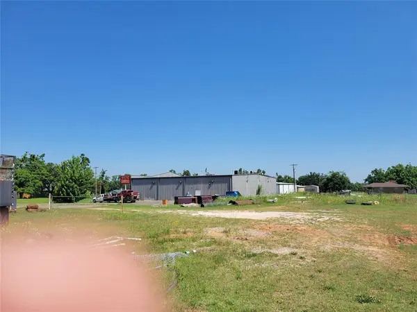 402 S 3rd ST, Mcloud, OK 74851