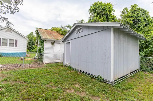 115 E SONGER ST, Waynesboro, TN 38485