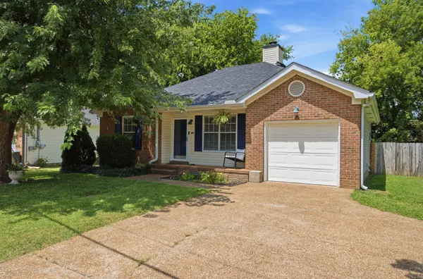 365 N Birchwood Dr, Hendersonville, TN 37075