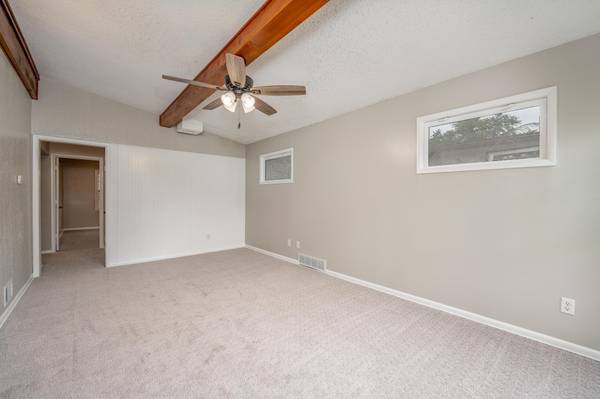 461 S Westview Dr, Derby, KS 67037
