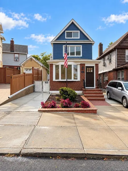 6344 53rd DR, Maspeth, NY 11378
