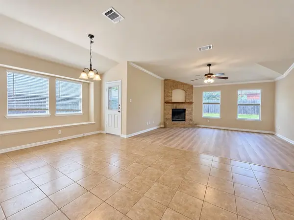 2417 Ericanna LN, Leander, TX 78641