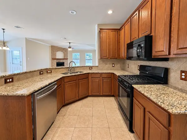 2417 Ericanna LN, Leander, TX 78641
