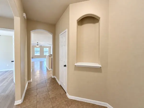 2417 Ericanna LN, Leander, TX 78641