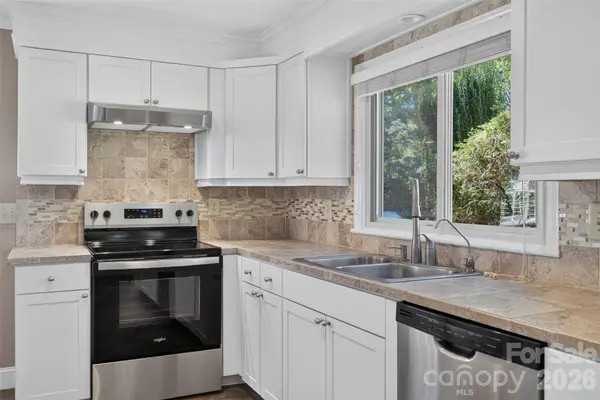 117 Edgewood AVE, Landrum, SC 29356