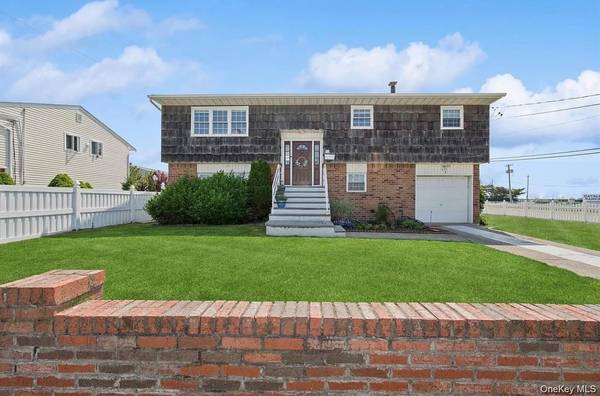 54 Acapulco ST, Atlantic Beach, NY 11509