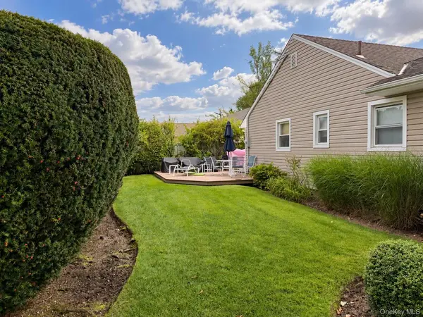 3473 S Hawthorne DR, Wantagh, NY 11793