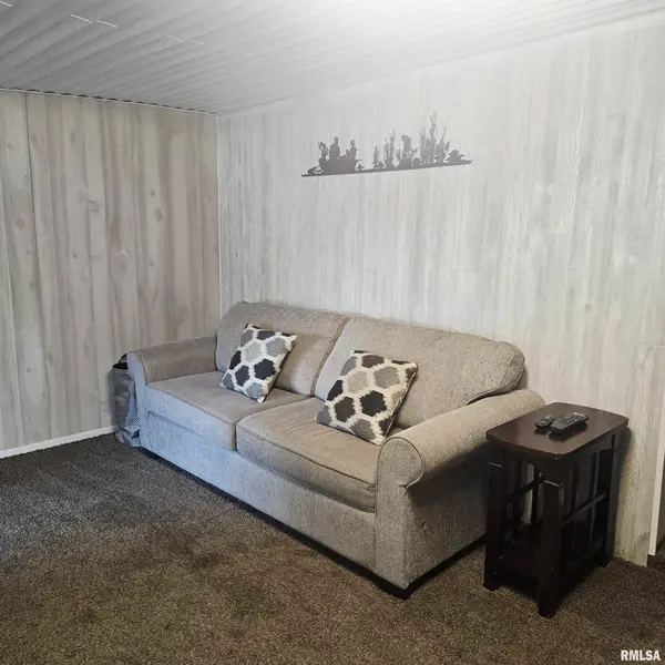 4 VICTORY LN, Marion, IL 62959