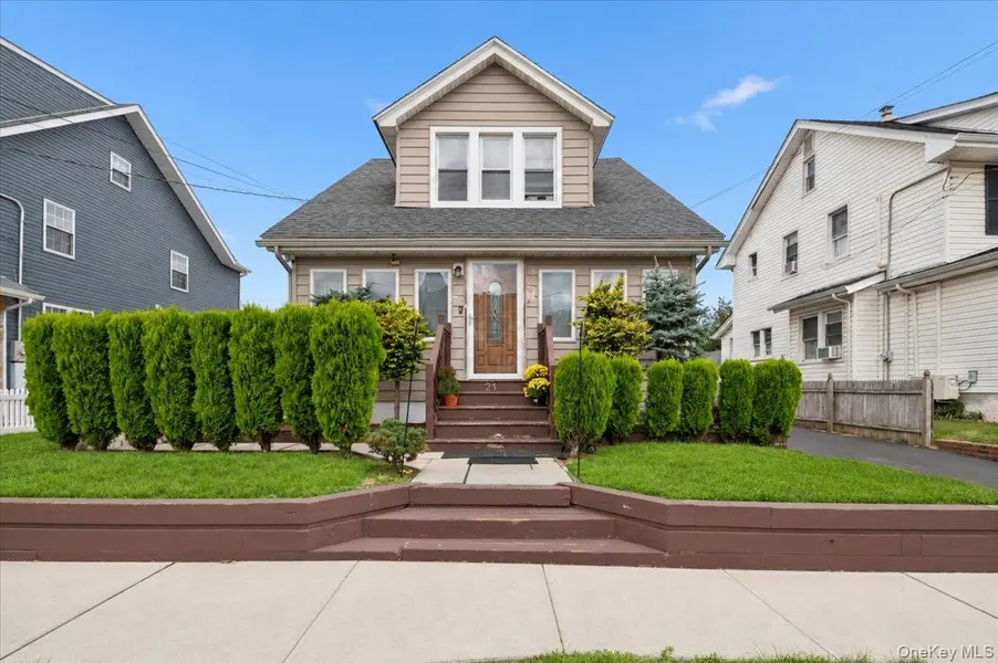 21 E Saint Marks PL, Valley Stream, NY 11580