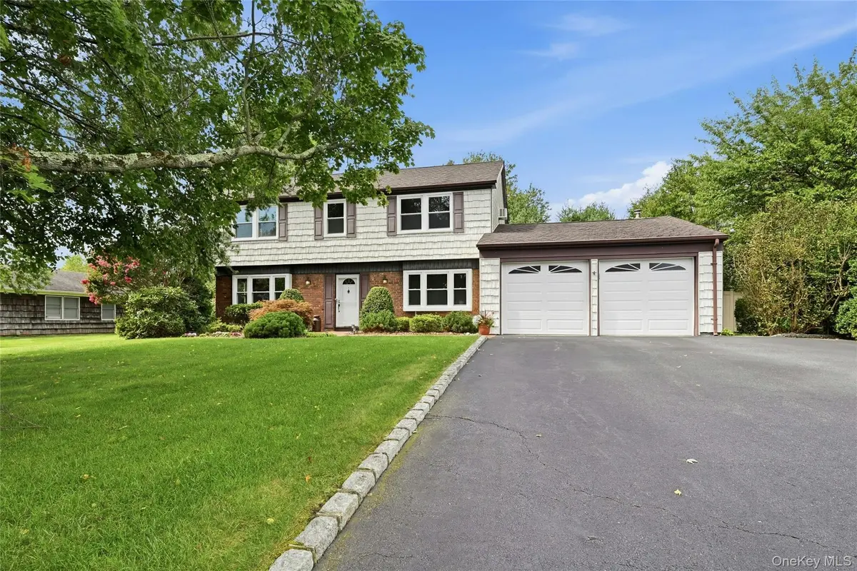20 Hastings DR, Stony Brook, NY 11790