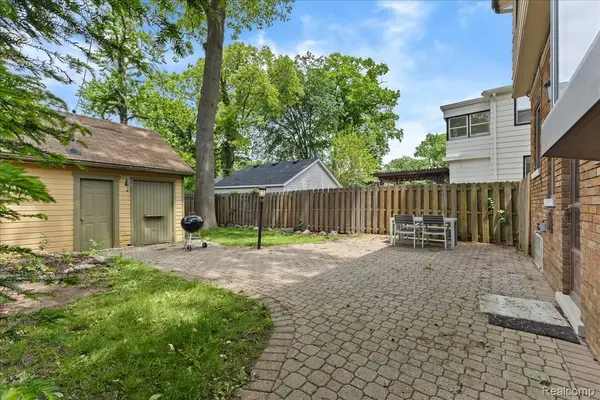 43 Wellesley DR, Pleasant Ridge, MI 48069