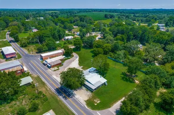 114 Central Avenue, Marietta, TX 75566