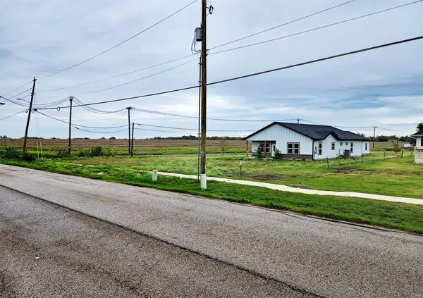 1411 Old Thorndale RD, Taylor, TX 76574