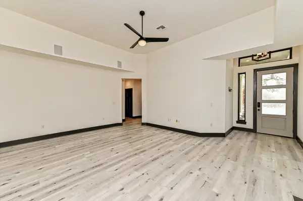 100 Dax DR, Liberty Hill, TX 78642
