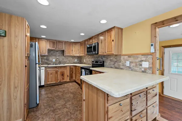 10614 Sunny LN, Jonestown, TX 78645