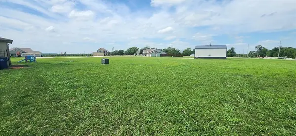 1494 N 989 RD, Lawrence, KS 66046