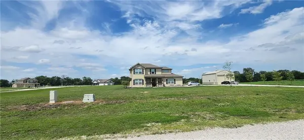 1494 N 989 RD, Lawrence, KS 66046