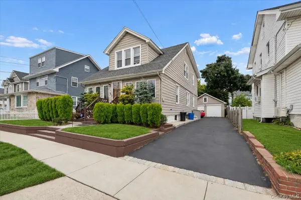 21 E Saint Marks PL, Valley Stream, NY 11580