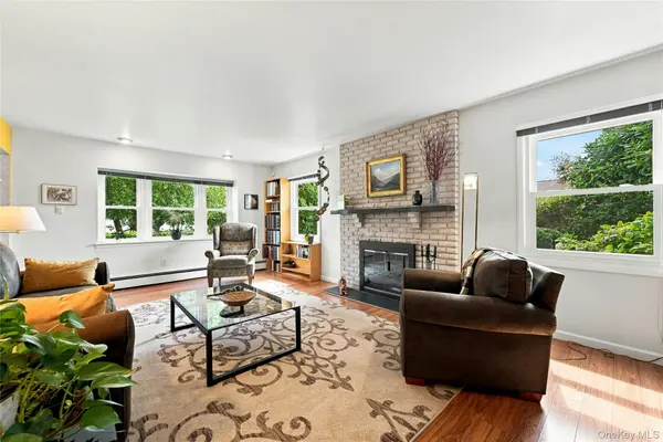 20 Hastings DR, Stony Brook, NY 11790