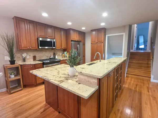 5033 Overlook DR, Bloomington, MN 55437