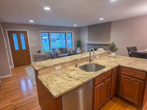 5033 Overlook DR, Bloomington, MN 55437