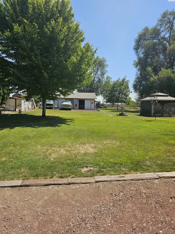414 Mentzer Ave, Granger, WA 98932