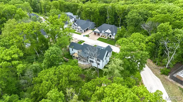 218 Ella Rose LN, St Charles, MO 63304