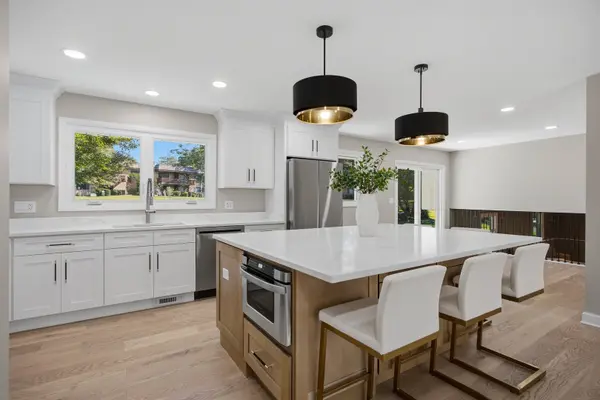 8009 Winter CIR, Downers Grove, IL 60516