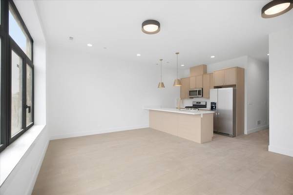 1313 W Taylor ST #3R, Chicago, IL 60607