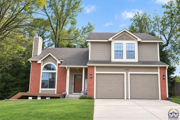 6601 SW Hamptonshire LN, Topeka, KS 66614