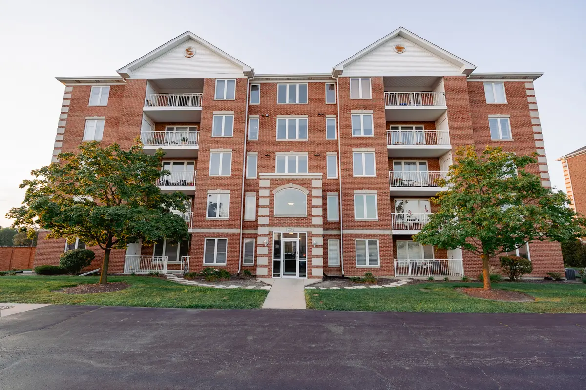 5550 115th ST #101, Oak Lawn, IL 60453