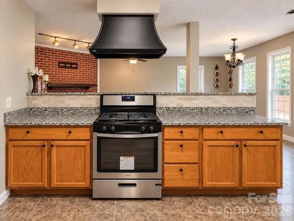 6501 Old Meadow RD, Charlotte, NC 28227