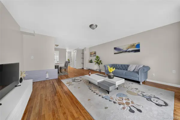 6722 Burns ST, Forest Hills, NY 11375