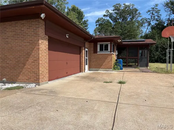 42 Harneywold DR, St Louis, MO 63136