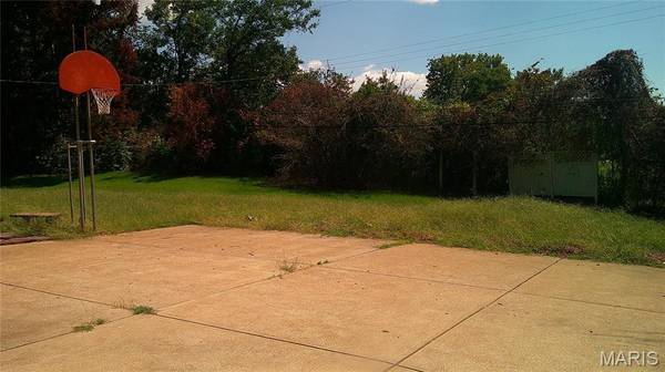 42 Harneywold DR, St Louis, MO 63136