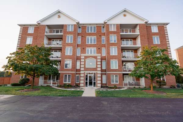5550 115th ST #101, Oak Lawn, IL 60453