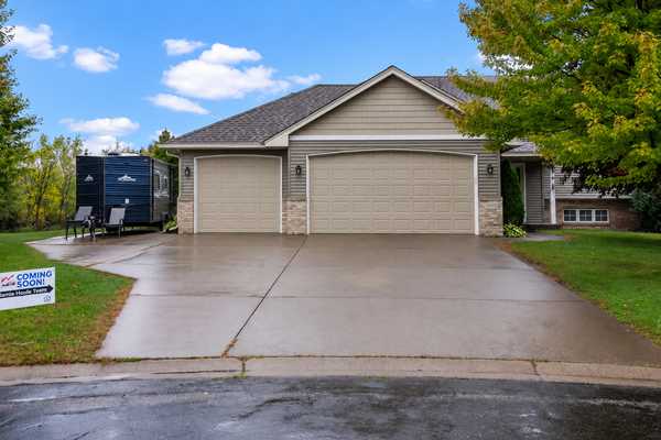 9711 Woodcrest CT, Monticello, MN 55362