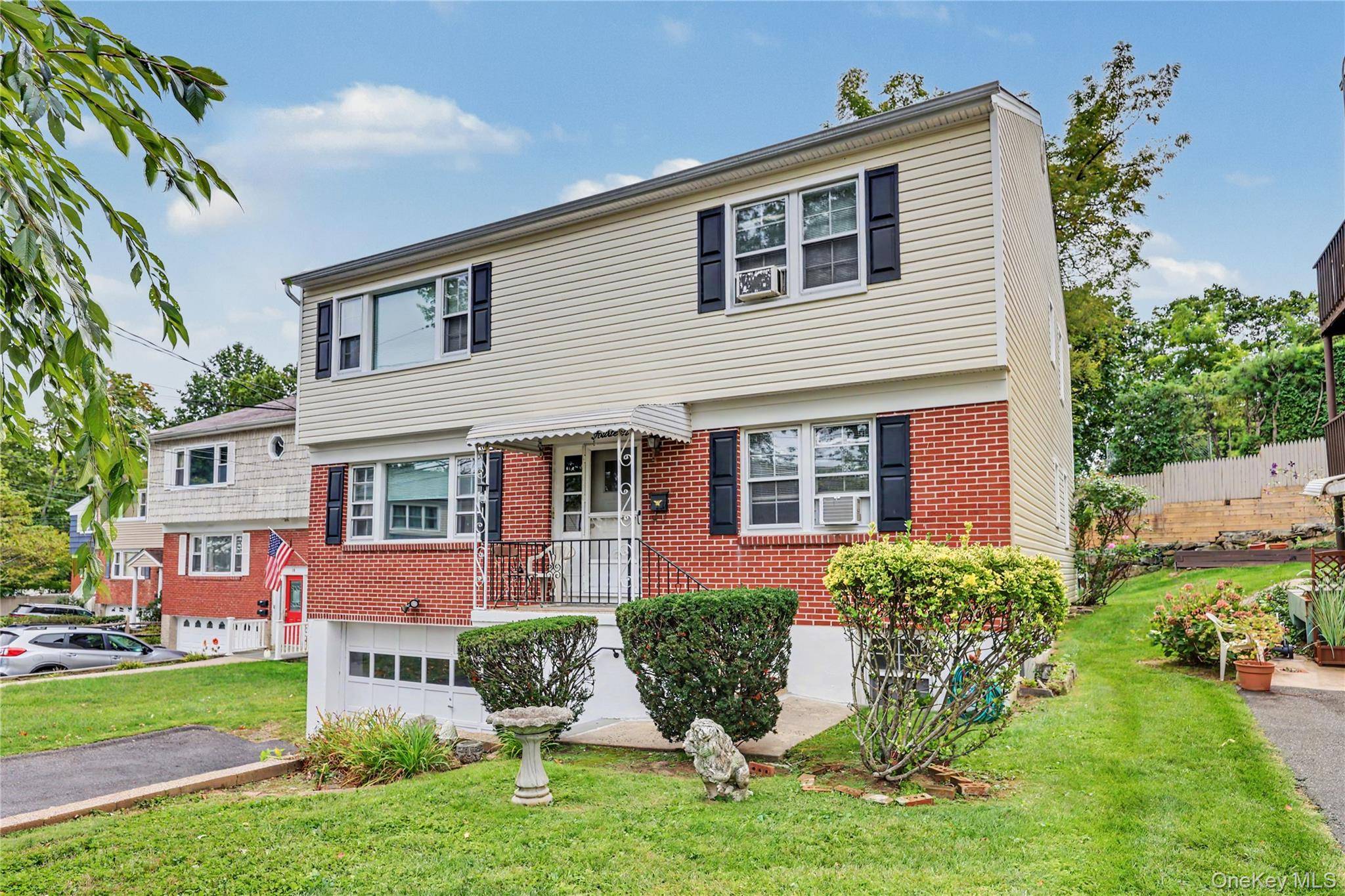 14 Walnut LN, Harrison, NY 10528