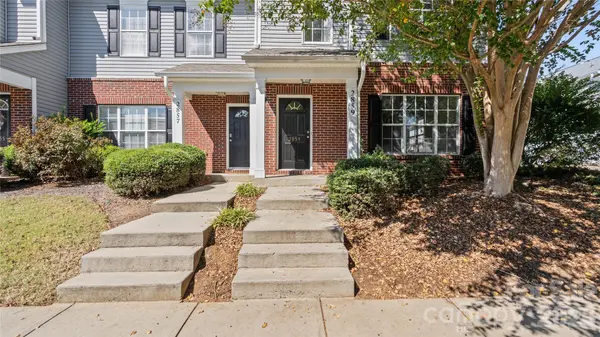 2859 Summergrove CT, Charlotte, NC 28105