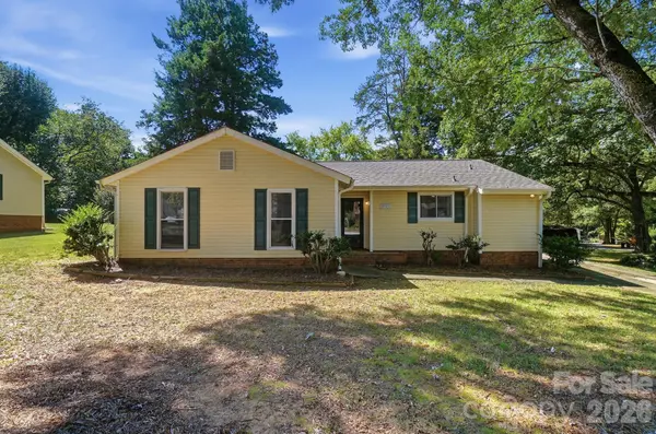 5921 Falstaff DR, Charlotte, NC 28227
