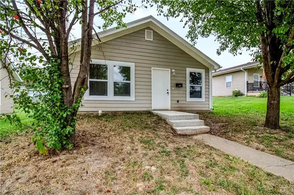 325 W Market ST, Warrensburg, MO 64093