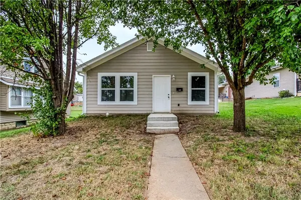 325 W Market ST, Warrensburg, MO 64093
