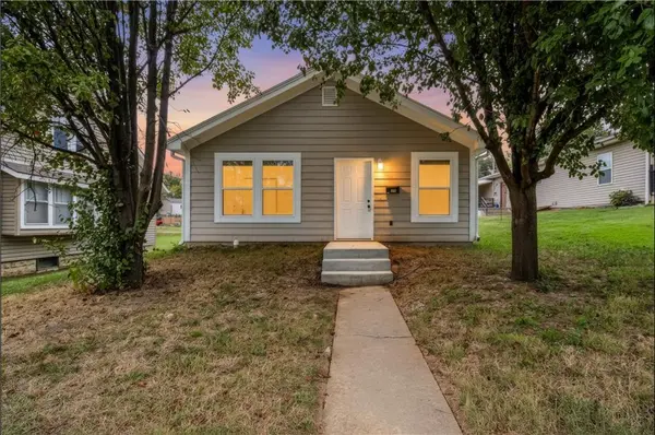 325 W Market ST, Warrensburg, MO 64093